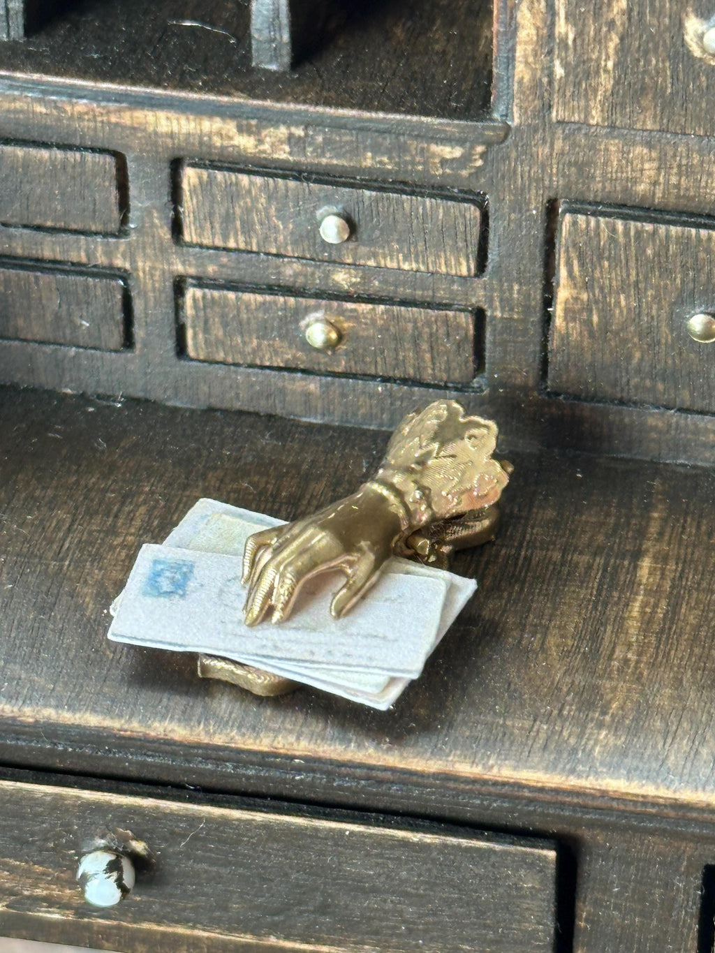 Dollhouse Miniature 1:12 Scale Victorian Hand Letter Holder – Gilded with Mini Letters
