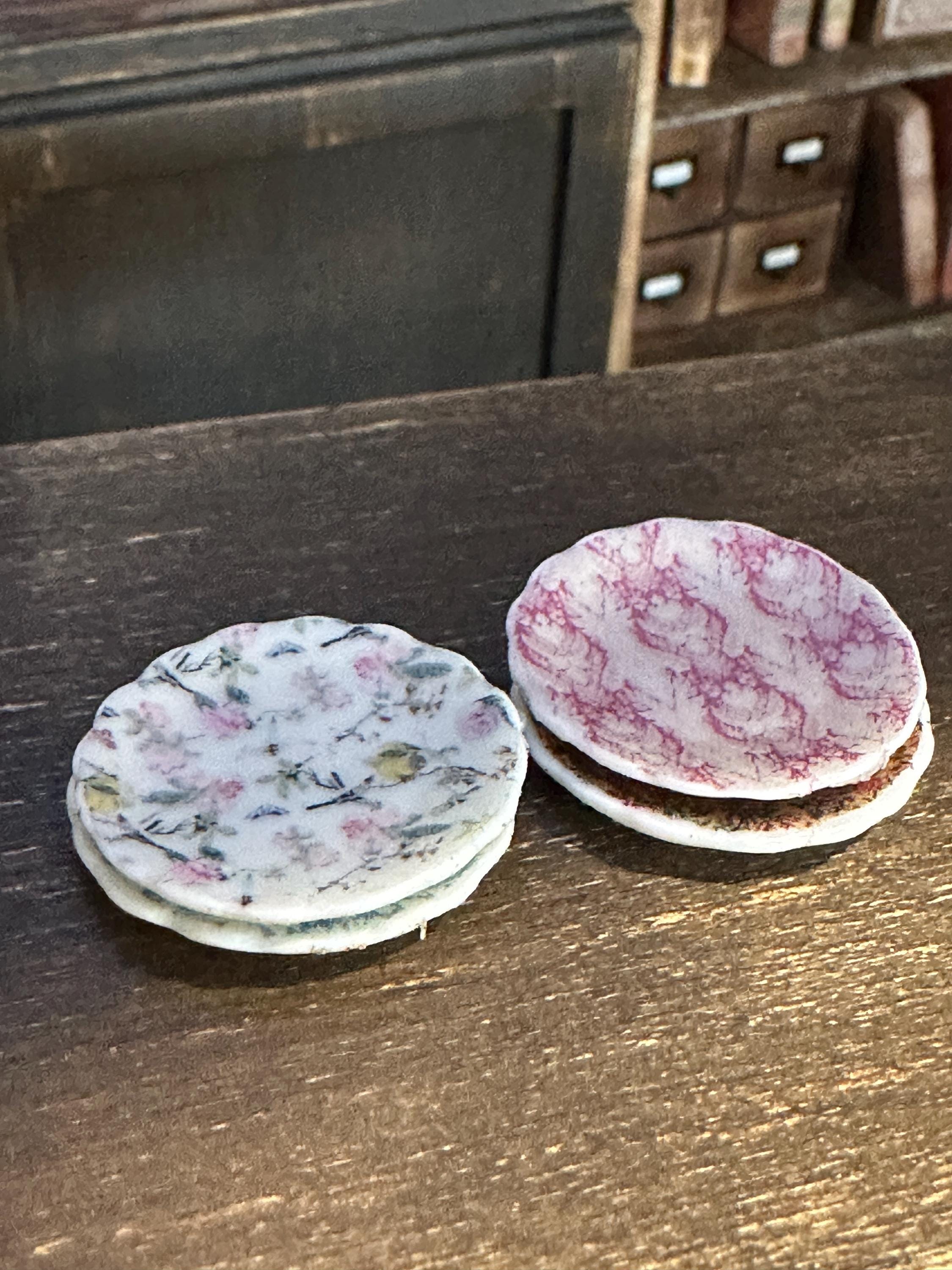 Ceramic Dollhouse 1:12 Scale Plates – Vintage Floral & Patterned Miniatures