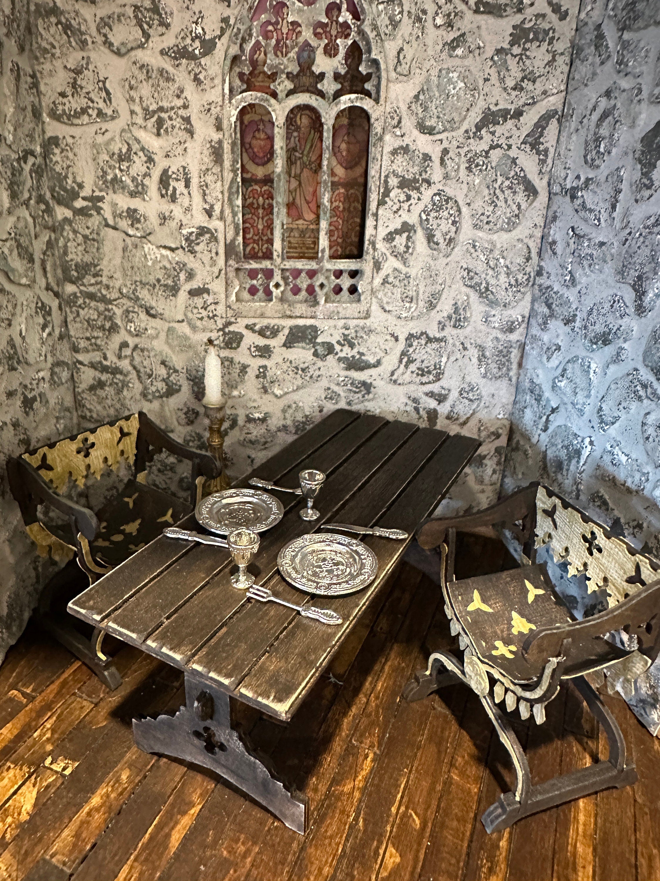 Handmade Dollhouse Miniature Gothic X-Chair – Medieval Curule Seat