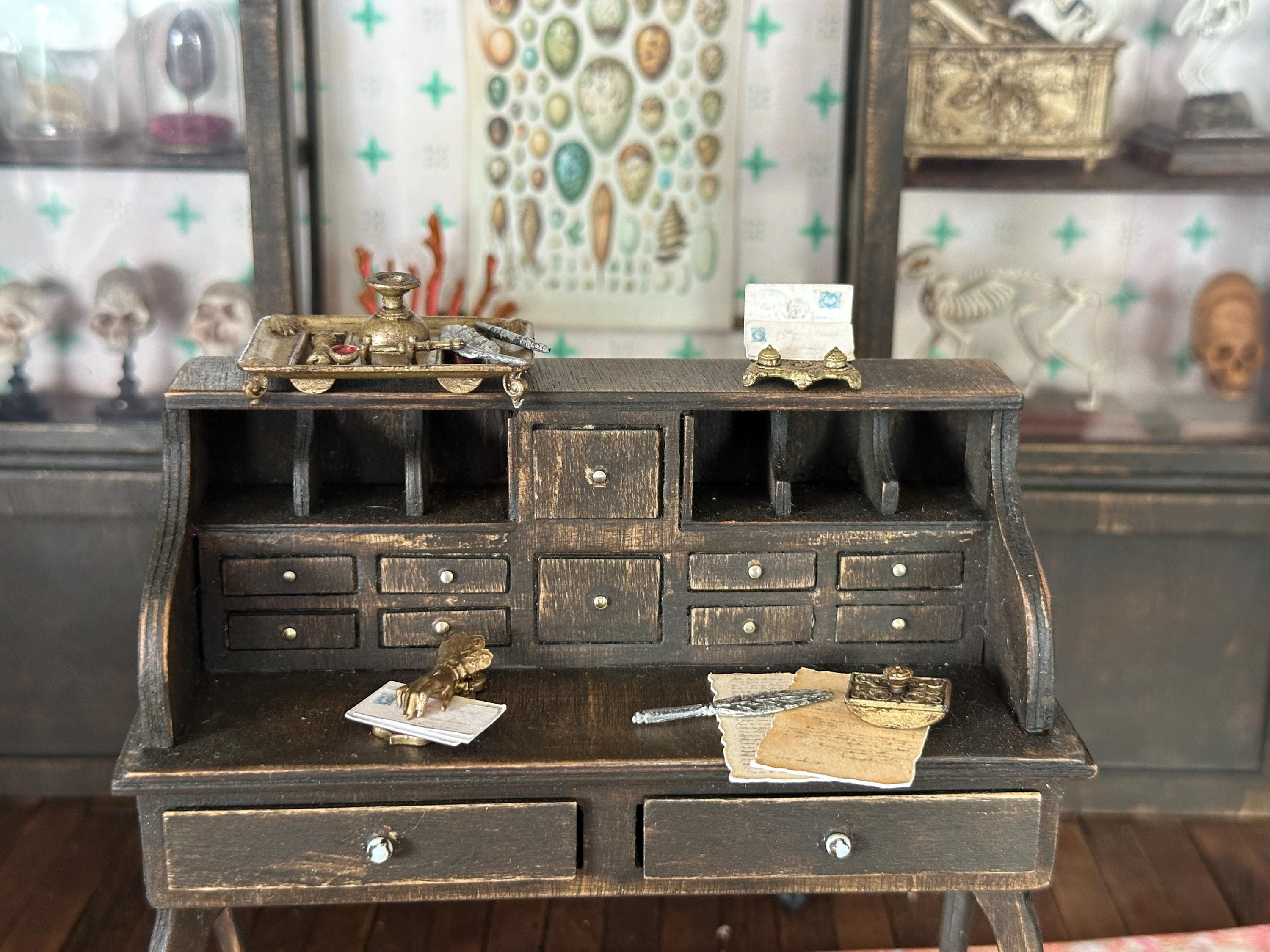 Dollhouse Miniature 1:12 Scale Victorian Hand Letter Holder – Gilded with Mini Letters