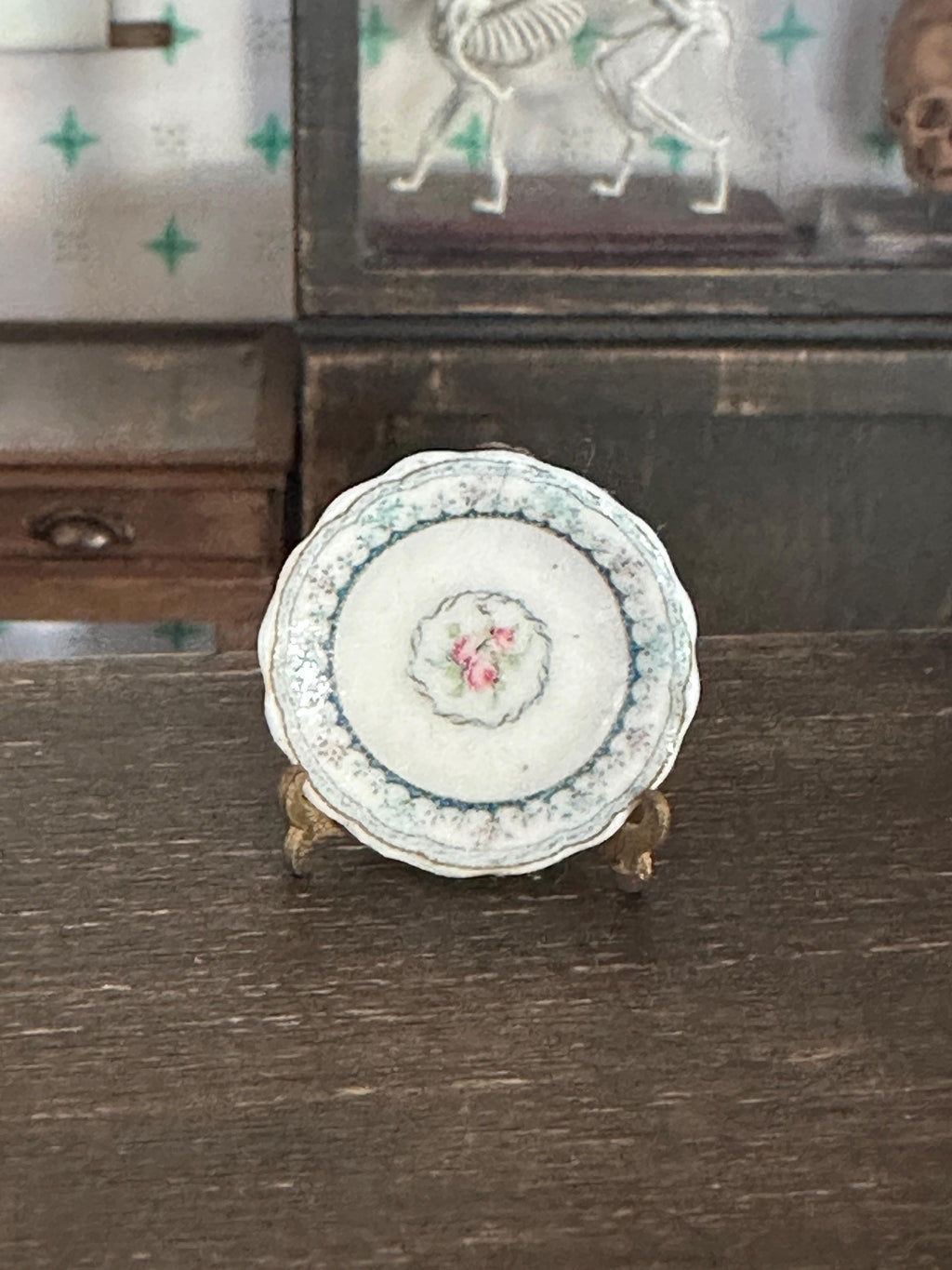 Ceramic Dollhouse 1:12 Scale Plates – 18th Century Marie Antoinette Trianon Floral Miniatures