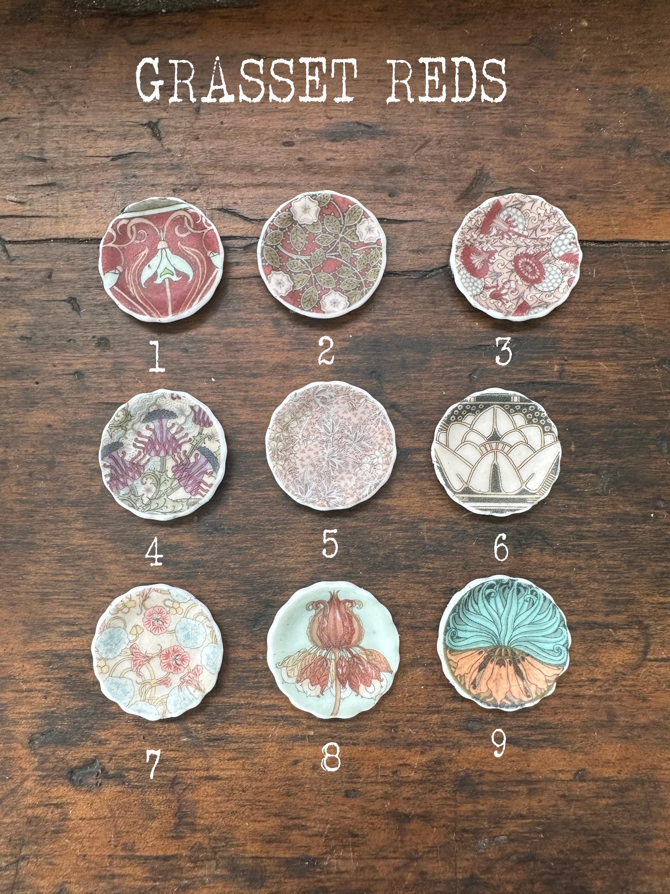 Ceramic Dollhouse 1:12 Scale Plates – 19th Century Eugène Grasset Art Greens and Reds