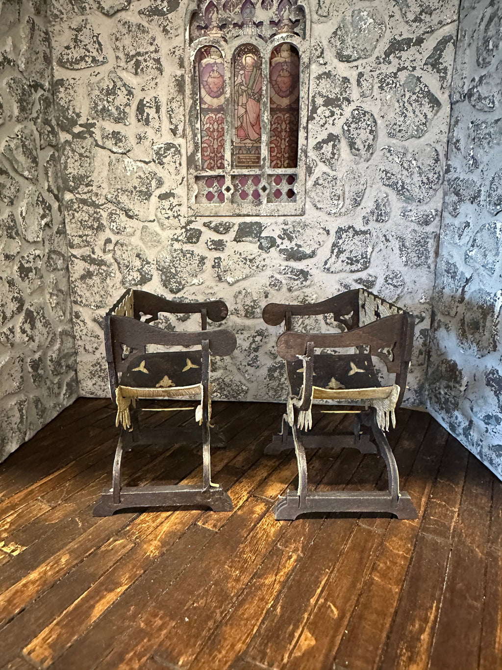 Handmade Dollhouse Miniature Gothic X-Chair – Medieval Curule Seat