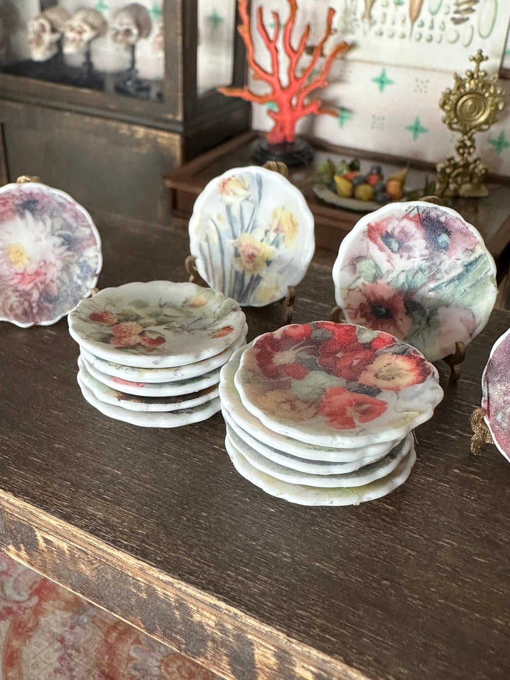1:12 Scale Dollhouse Plates – Watercolour Handpainted Style Floral Designs