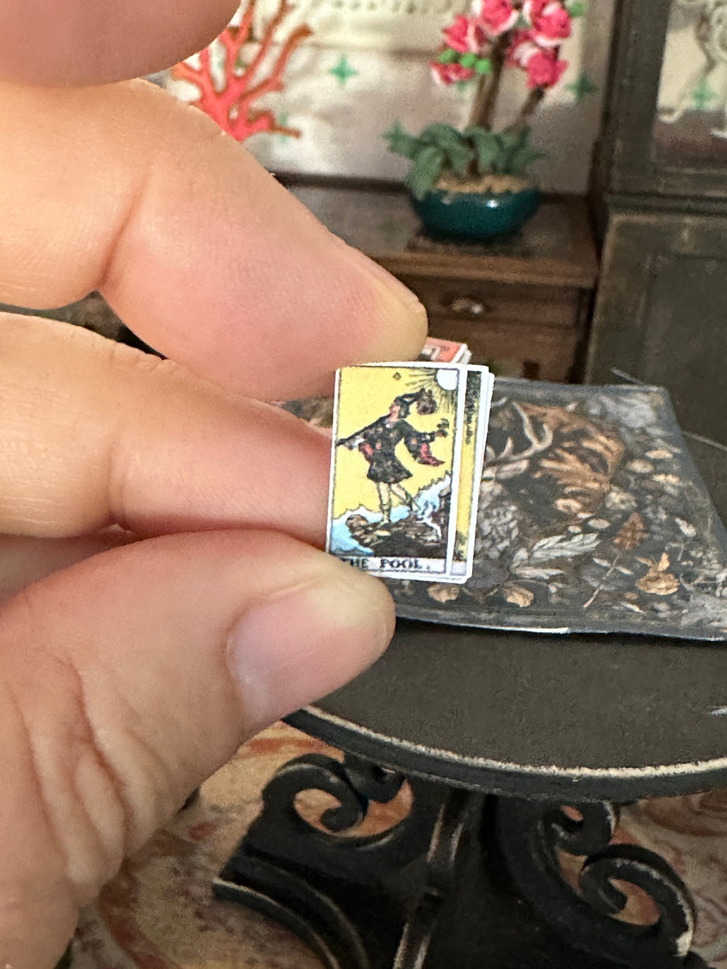 Dollhouse Miniature 1:12 Scale Tarot Deck – Rider-Waite with Altar Cloth