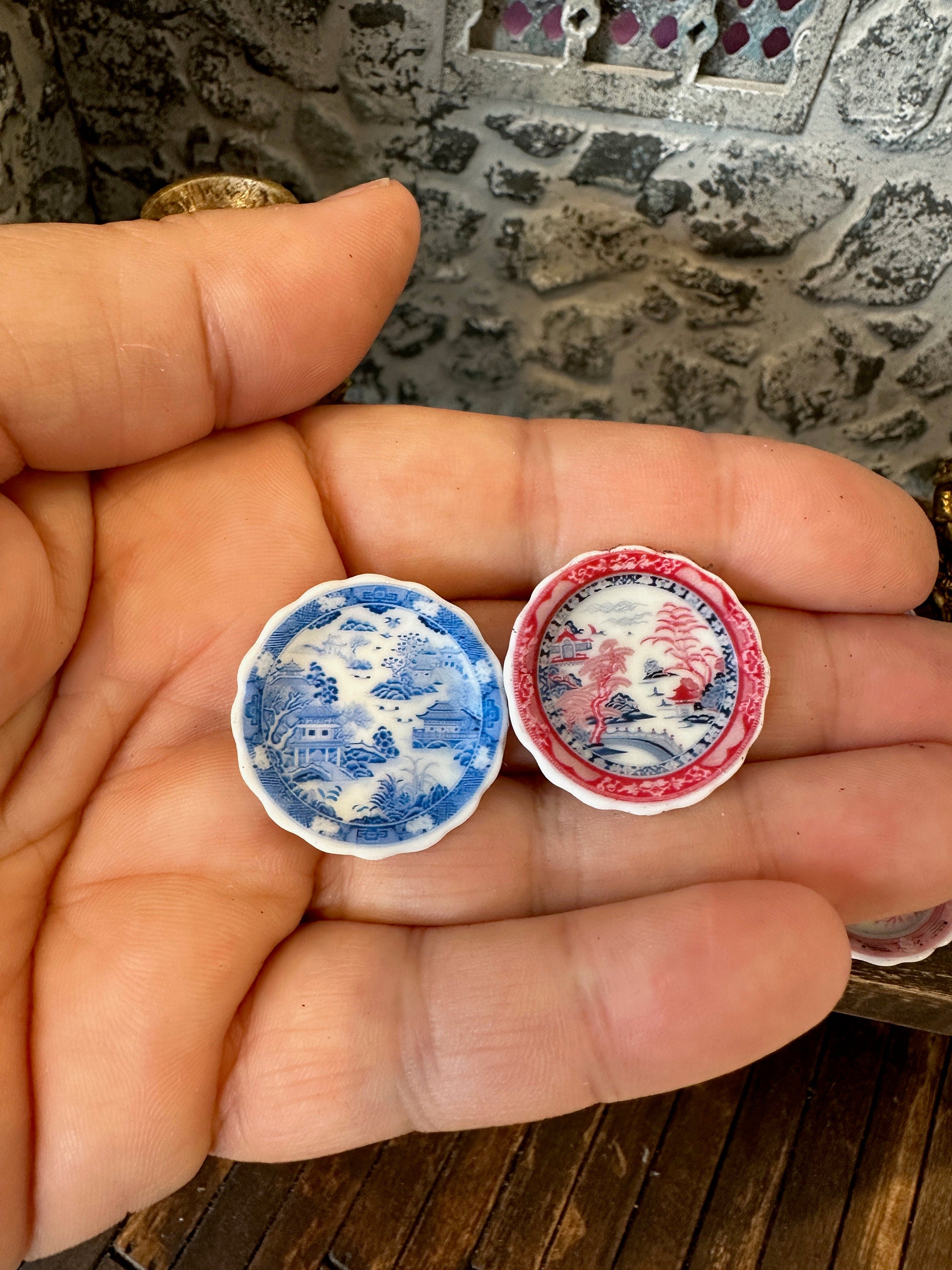 Ceramic Dollhouse 1:12 Scale Plates – 18th Century Blue & Red Willow Pattern