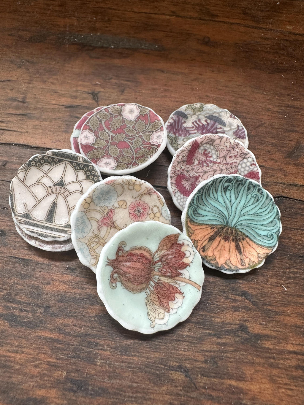 Ceramic Dollhouse 1:12 Scale Plates – 19th Century Eugène Grasset Art Greens and Reds