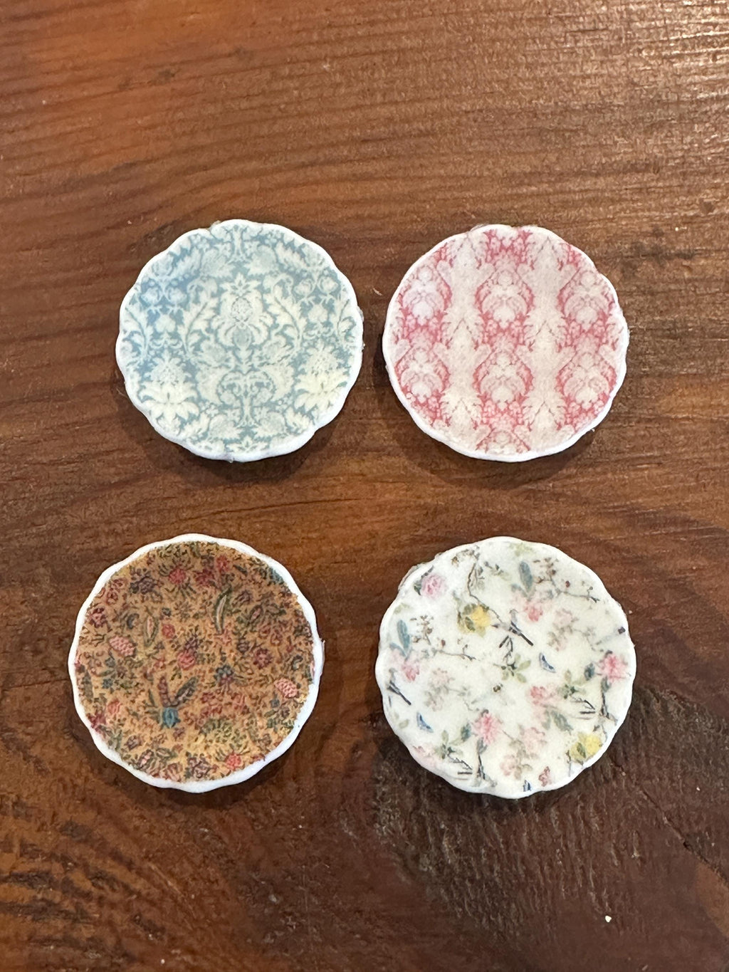 Ceramic Dollhouse 1:12 Scale Plates – Vintage Floral & Patterned Miniatures