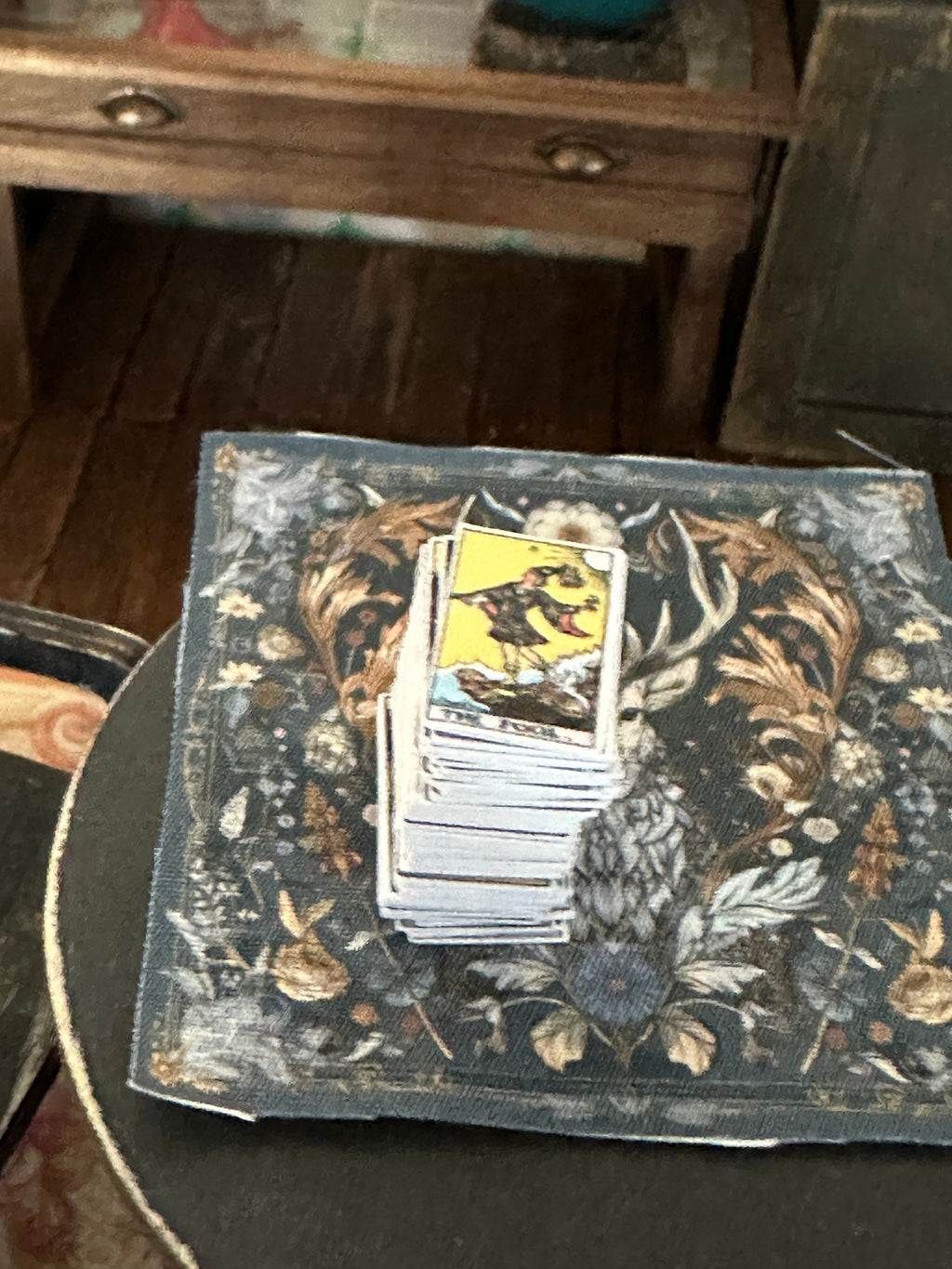 Dollhouse Miniature 1:12 Scale Tarot Deck – Rider-Waite with Altar Cloth