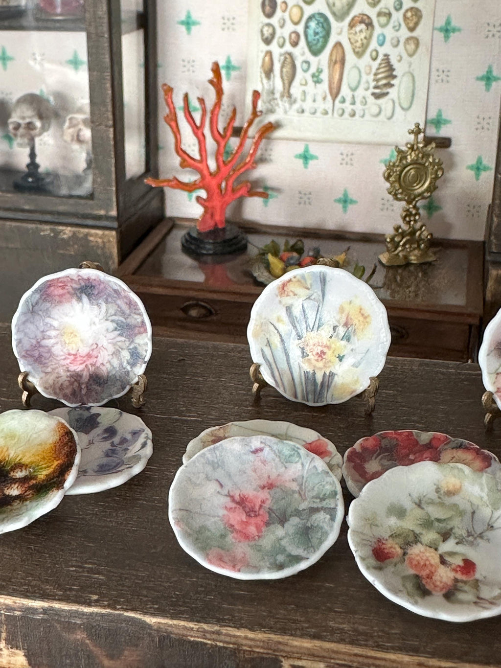 1:12 Scale Dollhouse Plates – Watercolour Handpainted Style Floral Designs
