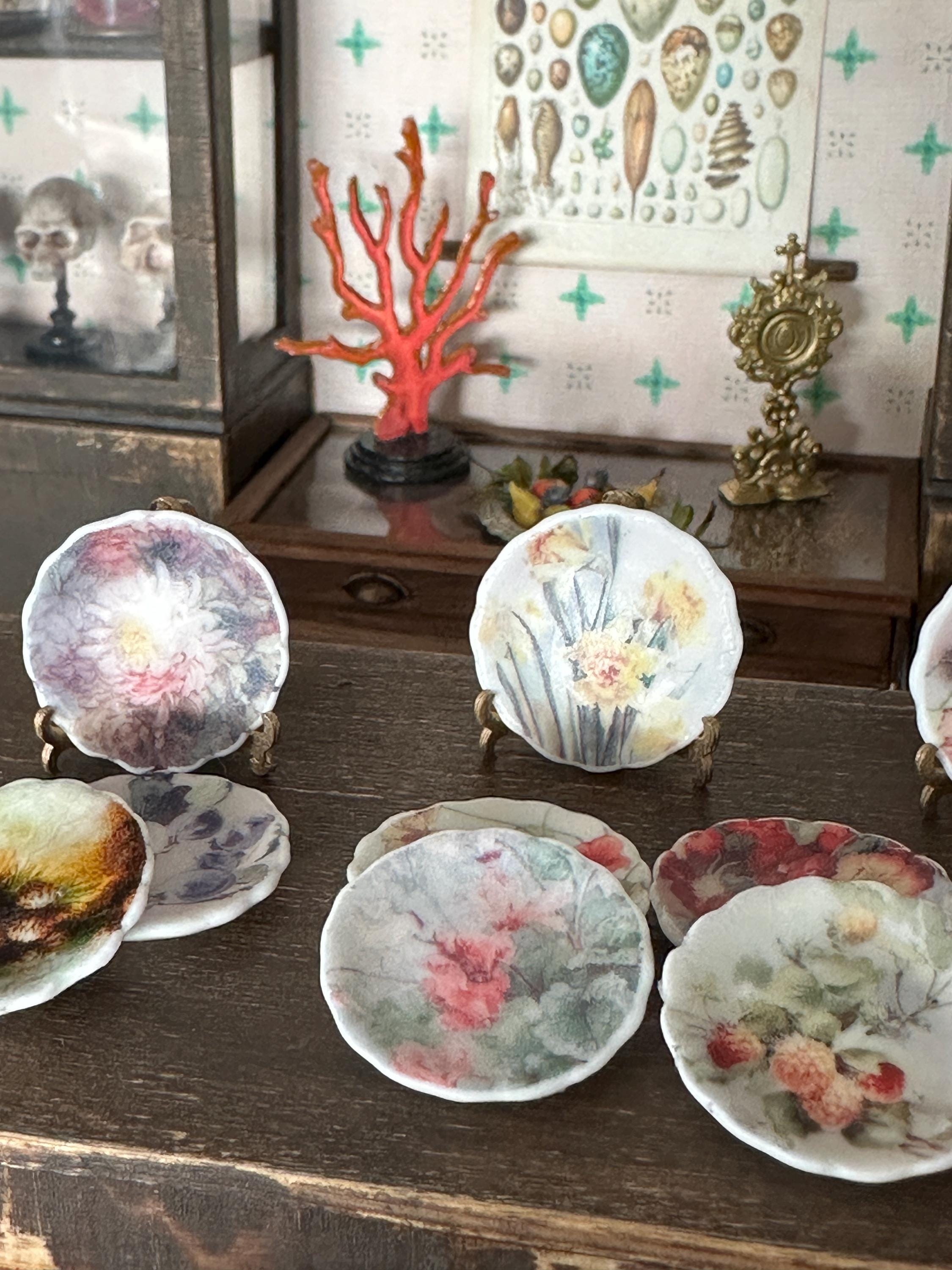 1:12 Scale Dollhouse Plates – Watercolour Handpainted Style Floral Designs