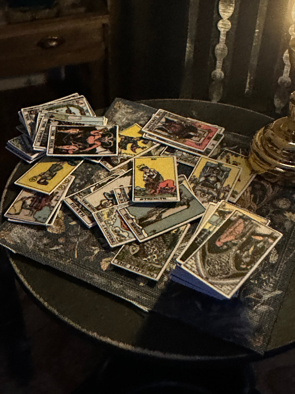 Dollhouse Miniature 1:12 Scale Tarot Deck – Rider-Waite with Altar Cloth