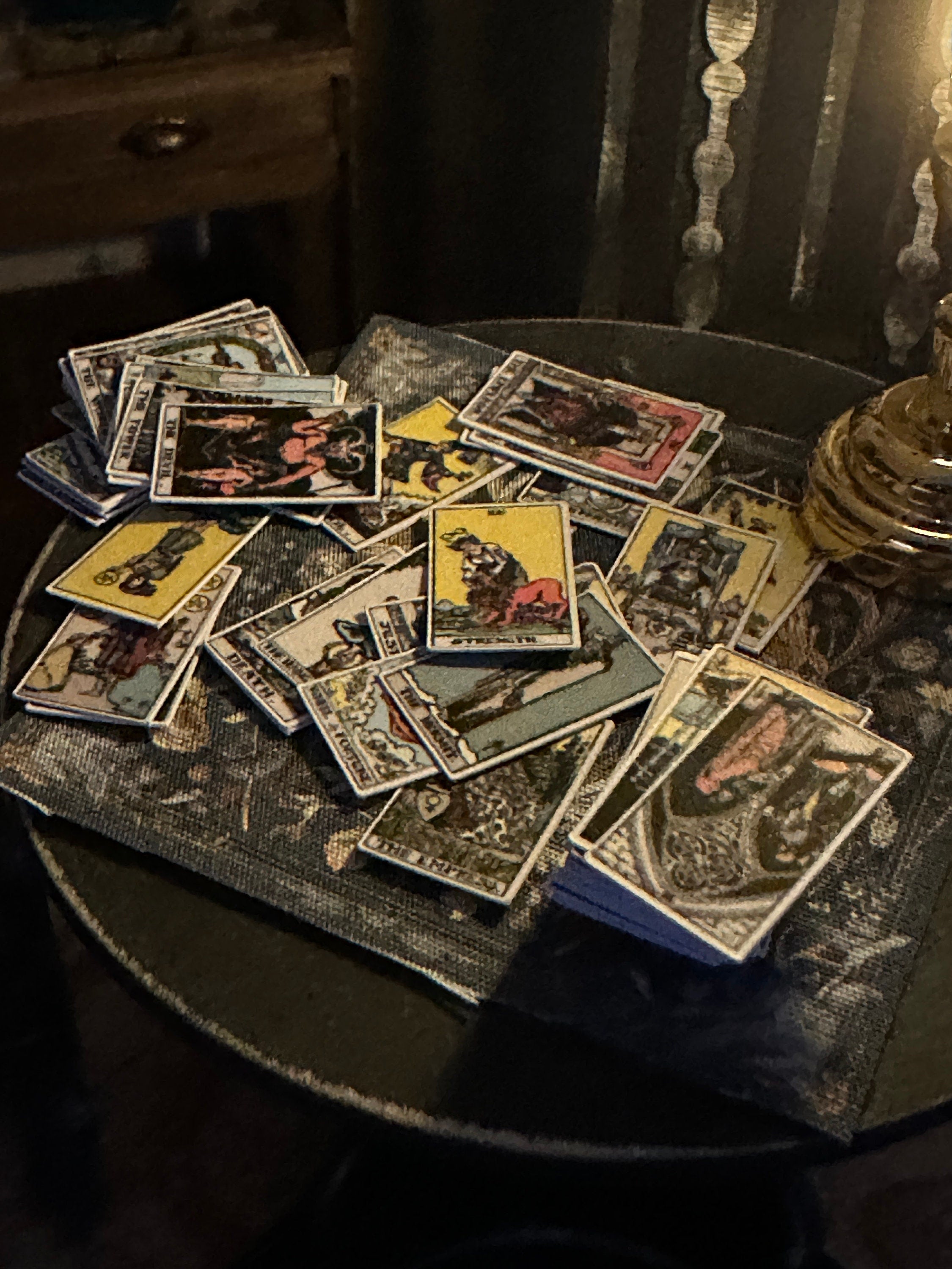 Dollhouse Miniature 1:12 Scale Tarot Deck – Rider-Waite with Altar Cloth