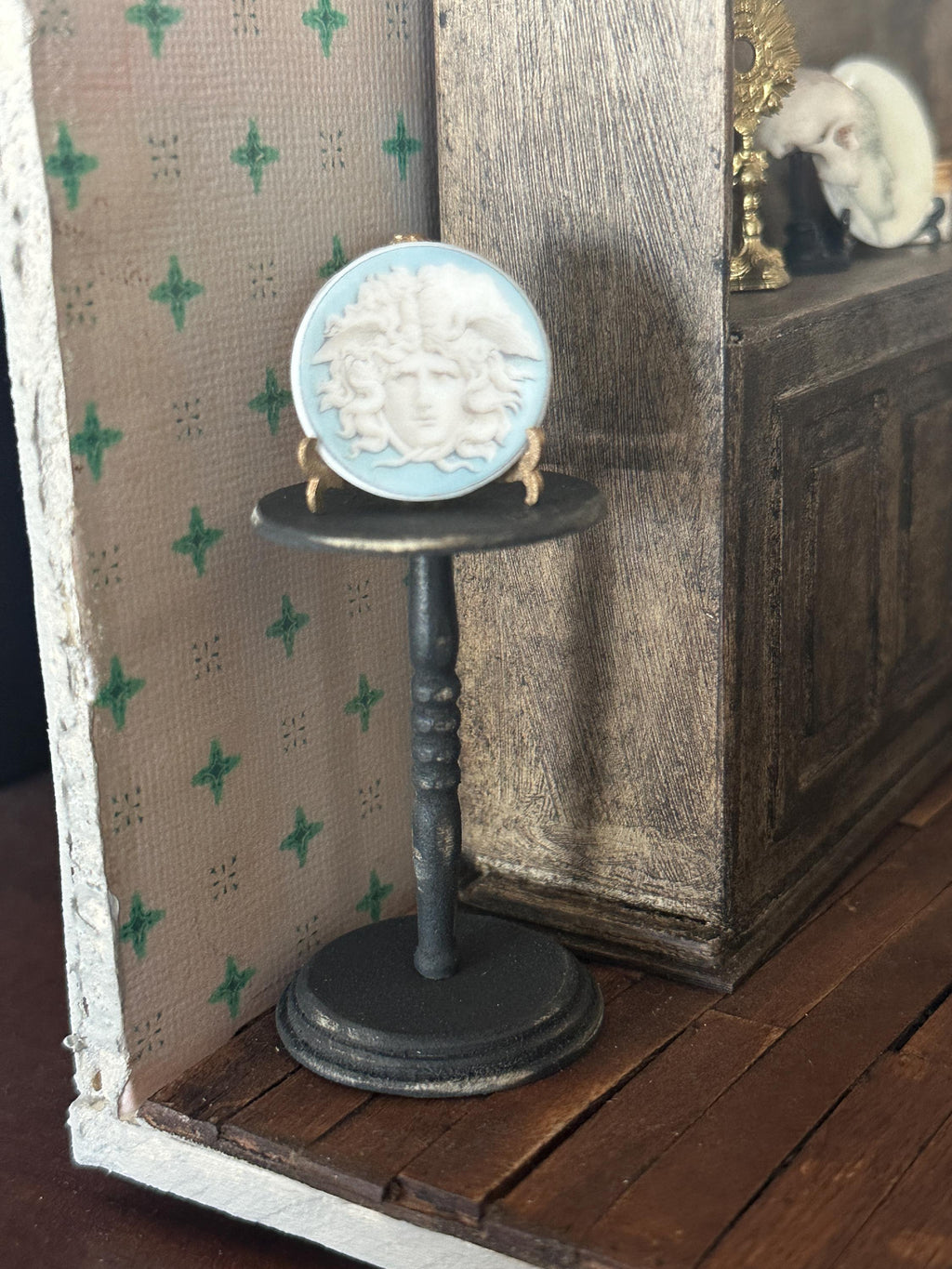 Miniature 1:12 Scale Dollshouse Handmade Ebony Colour Turned Wood Display Stand Victorian Antique Style