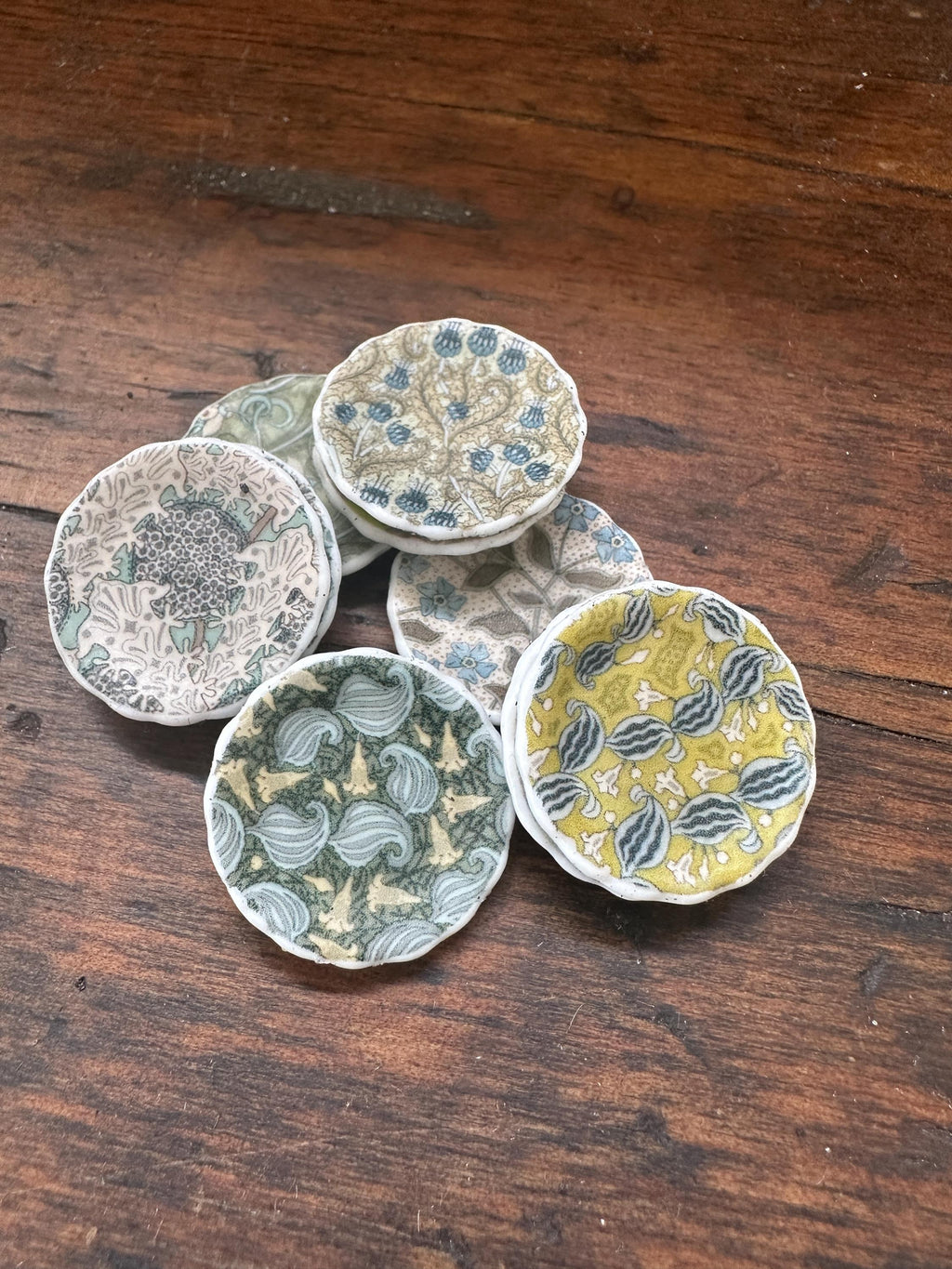 Ceramic Dollhouse 1:12 Scale Plates – 19th Century Eugène Grasset Art Greens and Reds