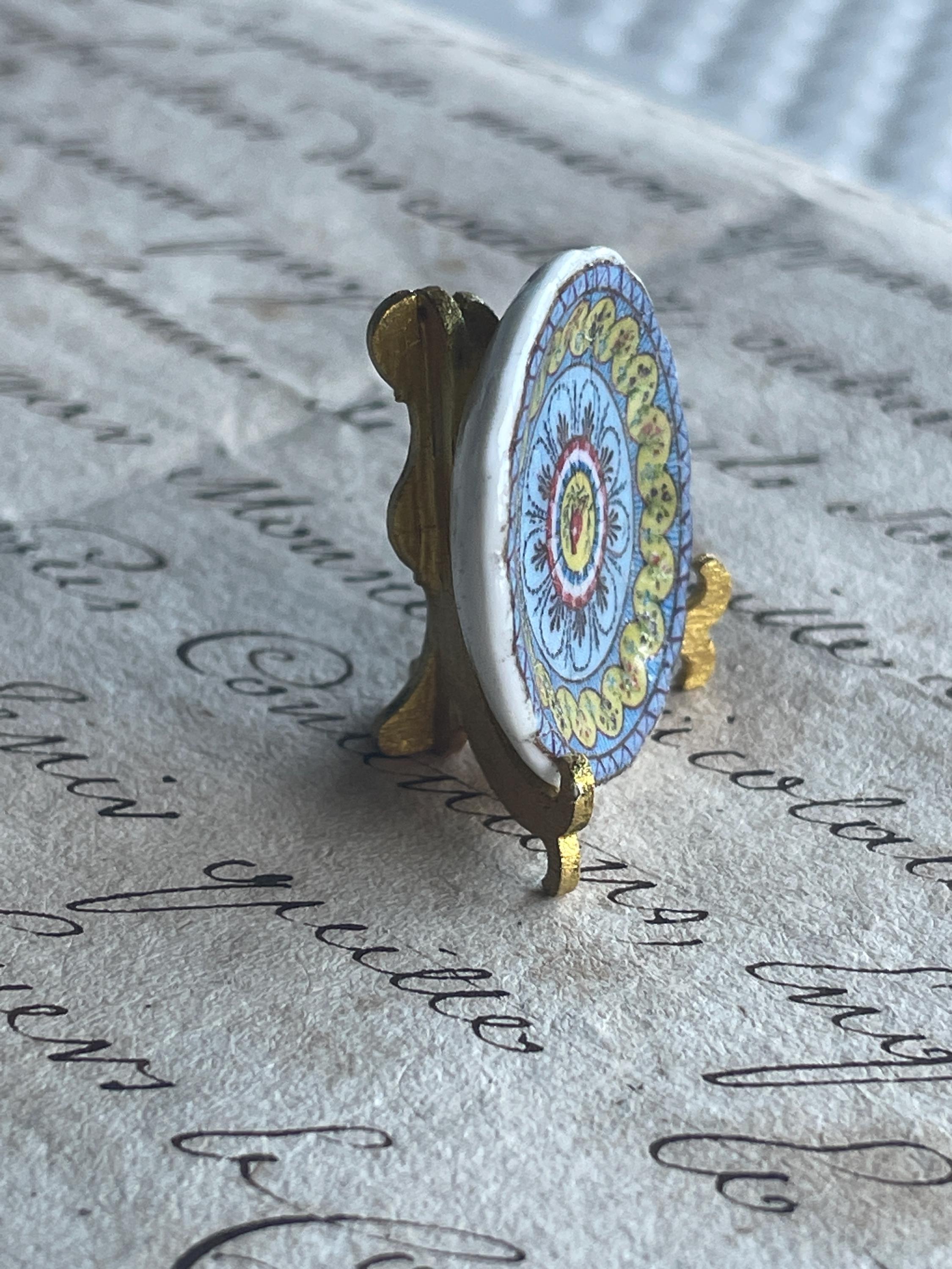 Ceramic Dollhouse 1:12 Scale Plate Stands – Gold, White, Silver & Black Finishes