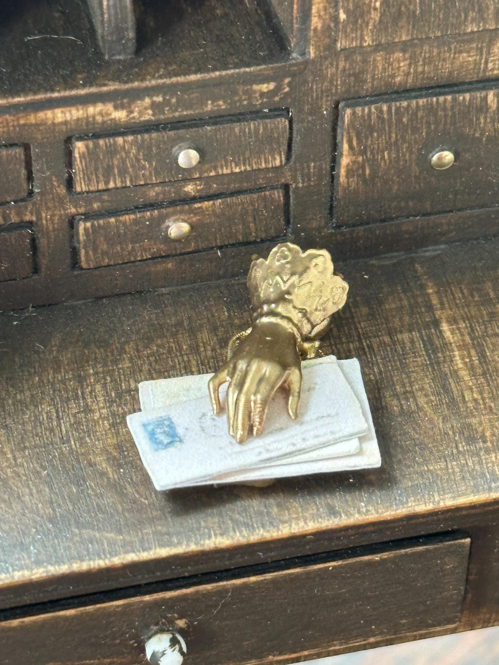 Dollhouse Miniature 1:12 Scale Victorian Hand Letter Holder – Gilded with Mini Letters