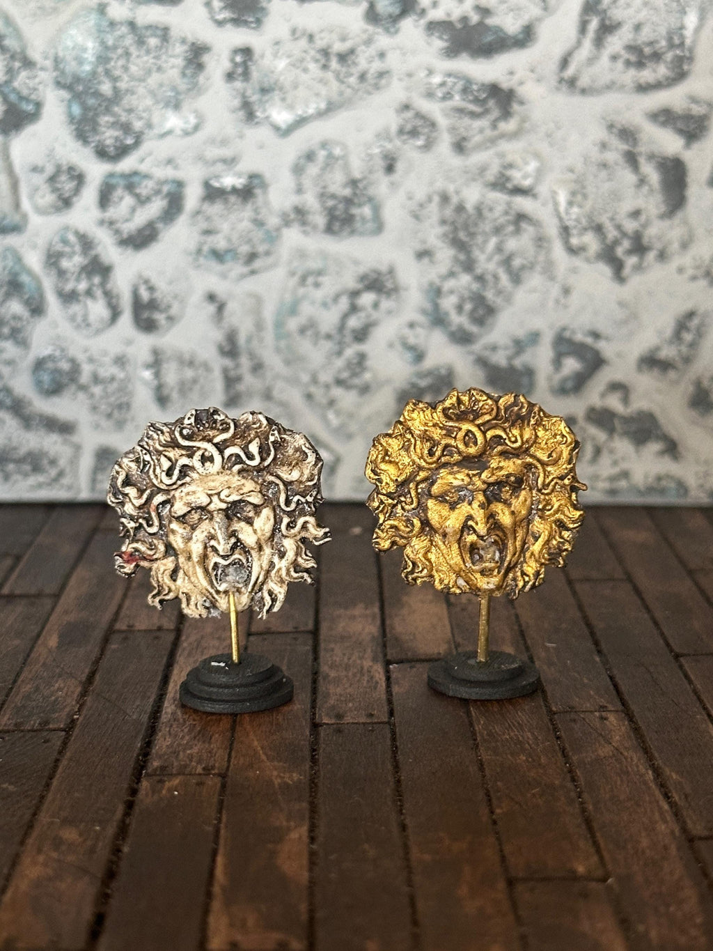 Handmade Miniature Medusa Ornament – Aged Gilded or Stone Mask Statue (1:12 Scale)