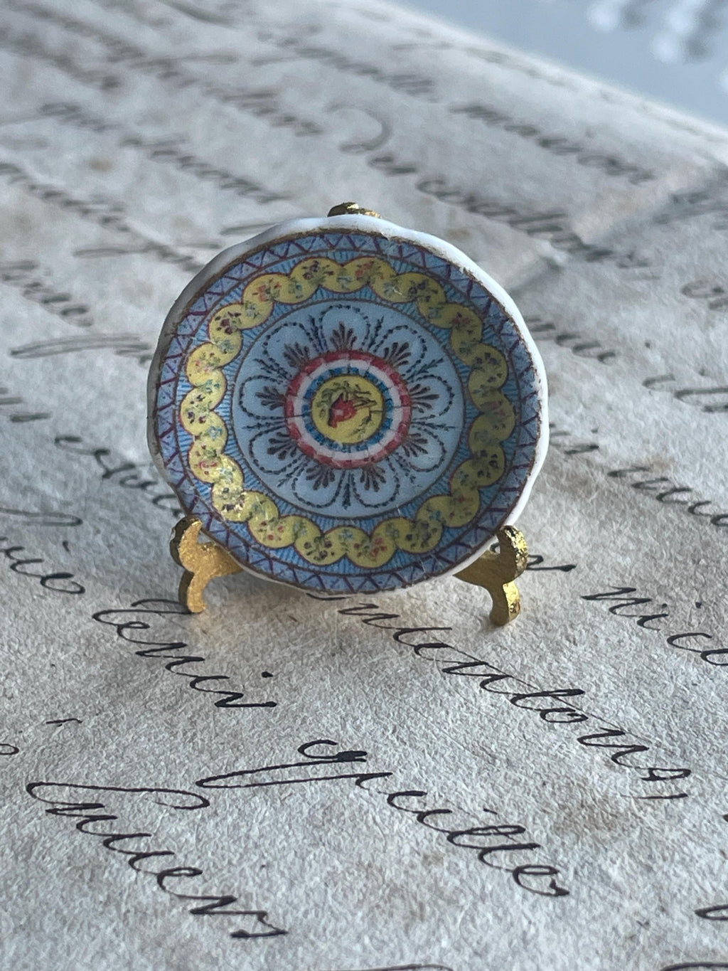 Ceramic Dollhouse 1:12 Scale Plate Stands – Gold, White, Silver & Black Finishes