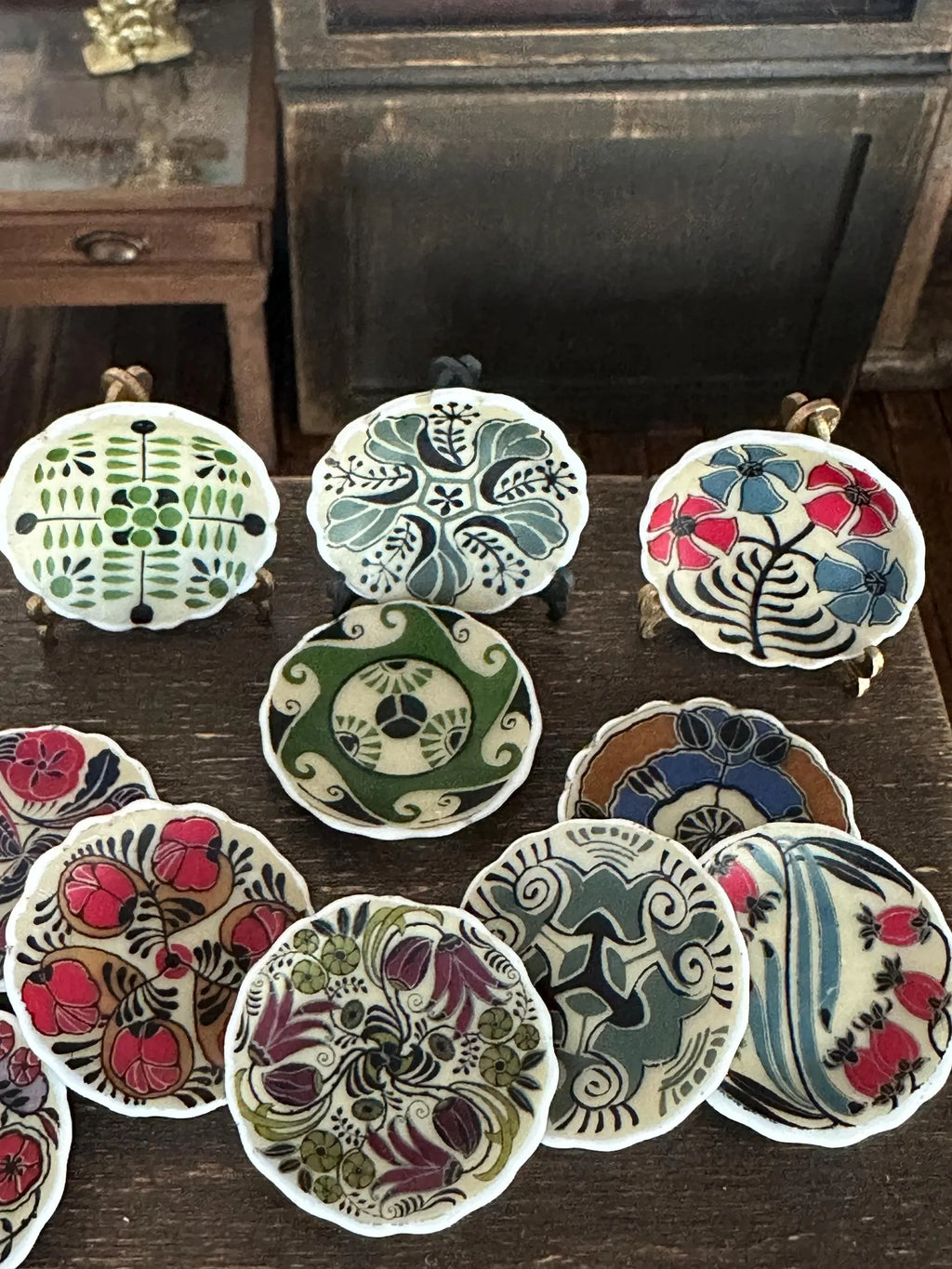 1:12 Scale Dollhouse Plates – Early 20th Century Folk Art Style Colourful