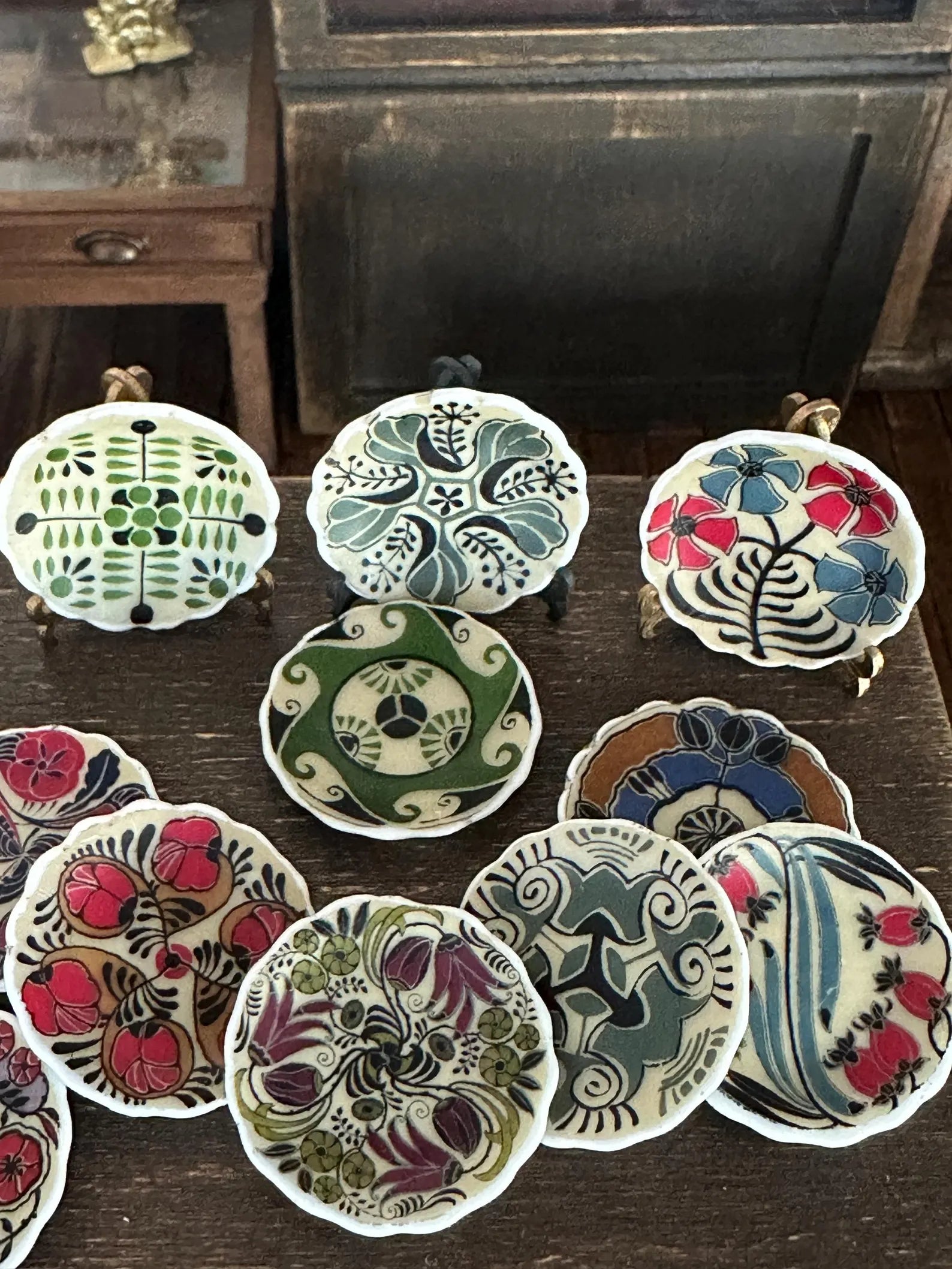 1:12 Scale Dollhouse Plates – Early 20th Century Folk Art Style Colourful