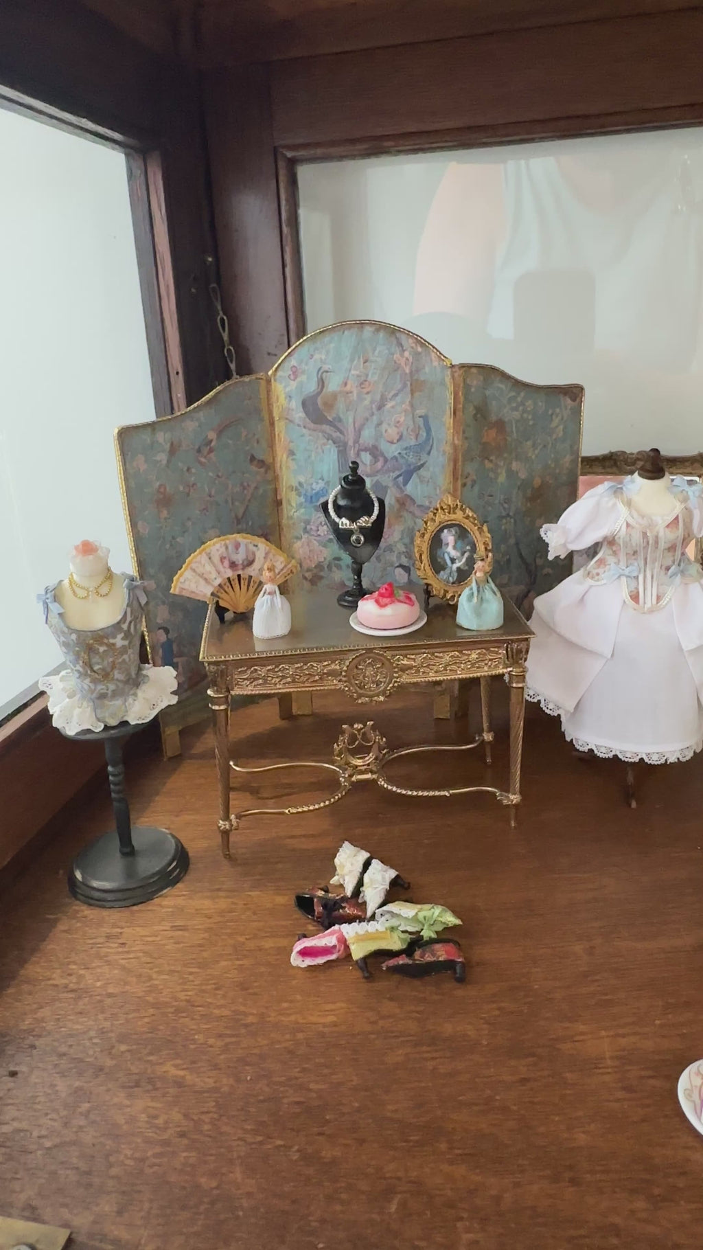 Handmade Miniature Display Bust – Victorian Black Jewellery Stand (1:12 Scale)